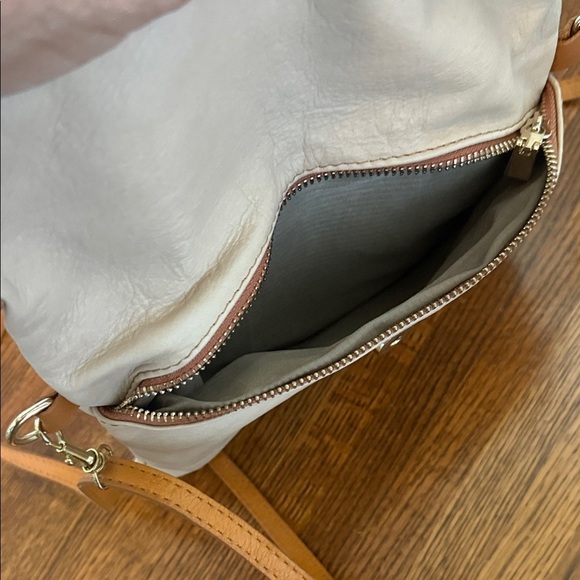 VERA PELLE Cream Crossbody Bag - Picture 6 of 9